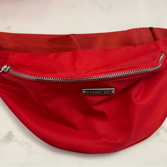 Madden Girl Red Nylon Waist Bag - Picture 1 of 6